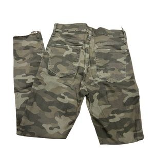 Gap True Skinny Camo Size 2/26